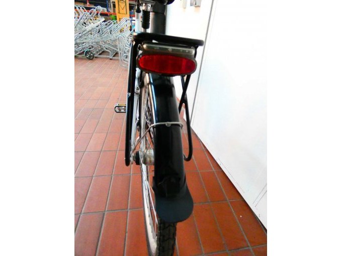 Damenfahrrad City Star_ Ansicht von hinten auf die Rückleuchte/ Schutzblech