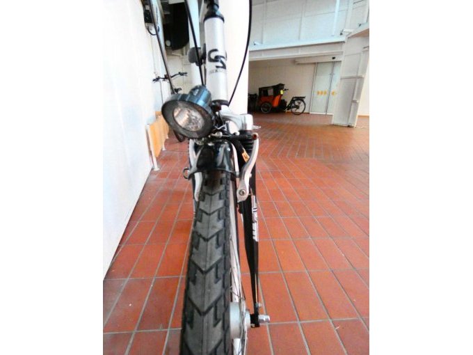 Damenfahrrad City Star_ Ansicht von vorn auf die Vorderleuchte