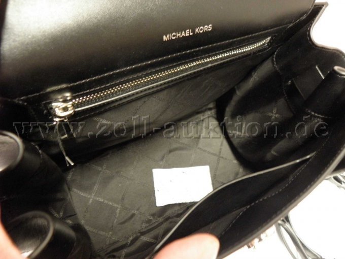 Tasche geöffnet innen mit Michael Kors Aufschrift