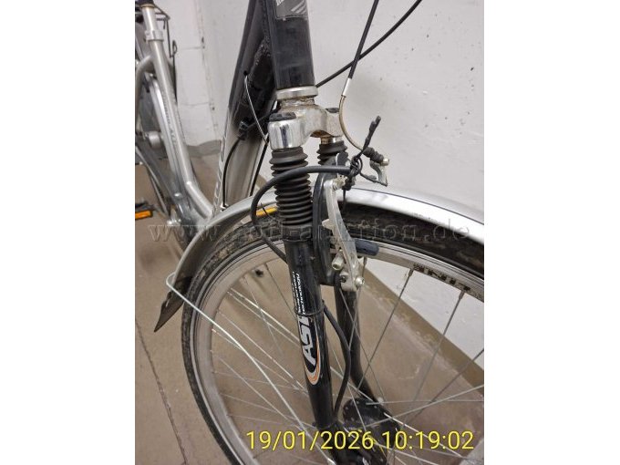 Damenrad Ikarus Ansicht Vorderreifen, Scheinwerfer fehlt