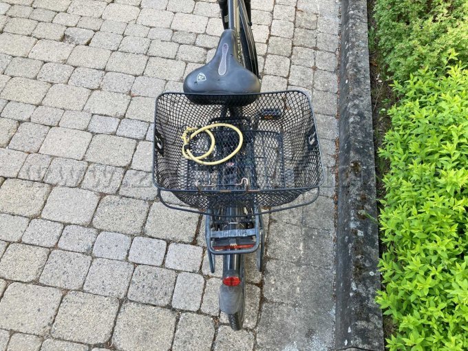 Ansicht Fahrradkorb / Gepäckträger / Haltegummi