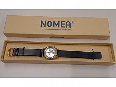 Vorn mit Verpackung