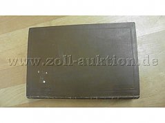 Buchcover (die weißen Flecken sind Aufkleberreste, die sich entfernen lassen)