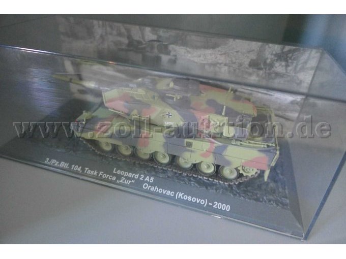 Leopard 2 A5 3./Pz.Btl. 104, Task Force "Zur" Orahovac (Kosovo) - 2000 Ansicht im Schaukasten