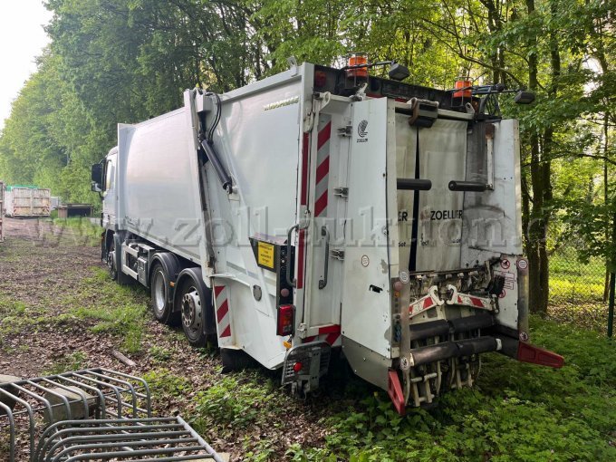 Fahrerseite von hinten