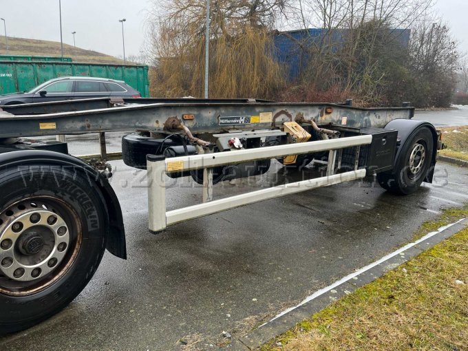 Seitenansicht Deichselanhänger rechts