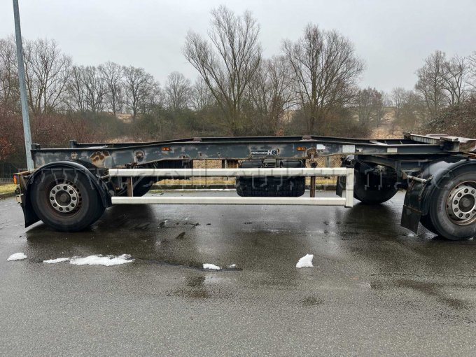 Seitenansicht Deichselanhänger links