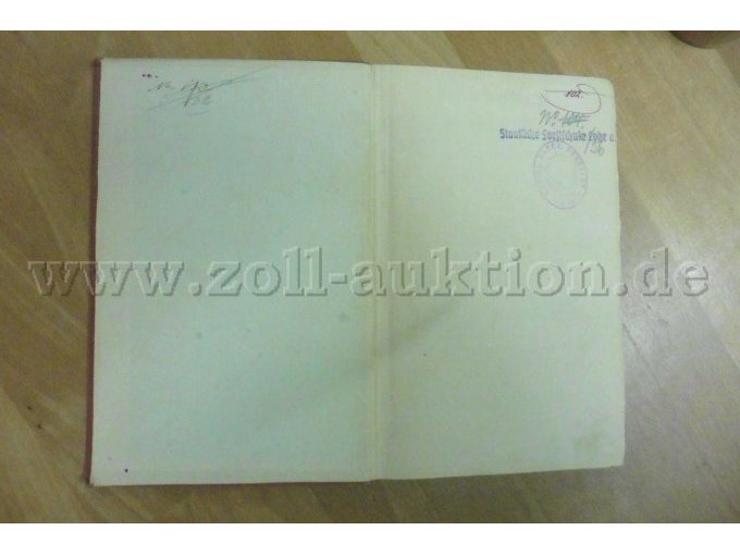 Buchdeckel mit Eintragungen und Stempel