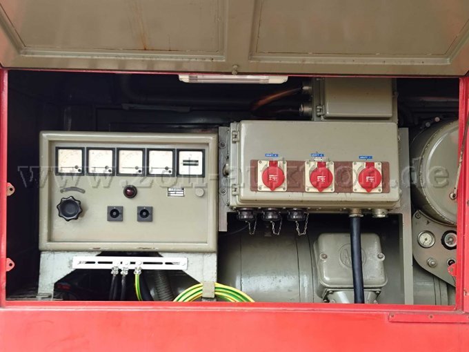 CEE-Steckdosen 32 A /
230 V-Steckdosen IP 67