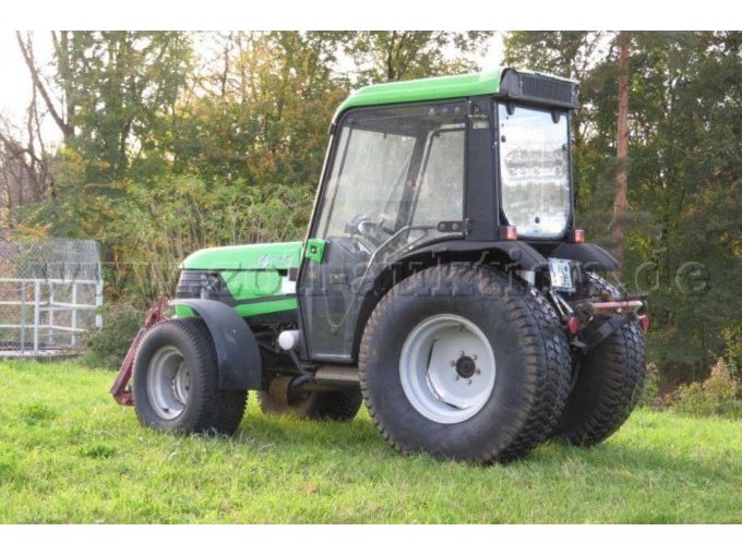 Seitenansicht links hinten