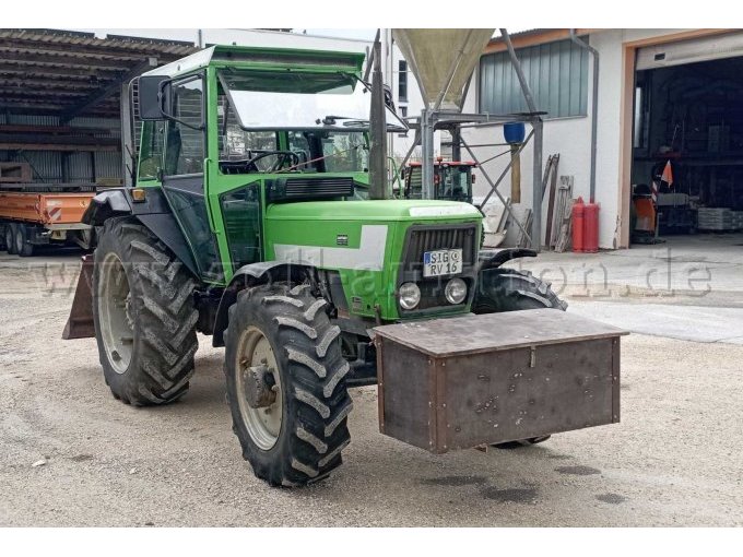 Frontansicht Traktor