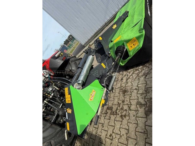Anbau an Schlepper in Arbeitsstellung links