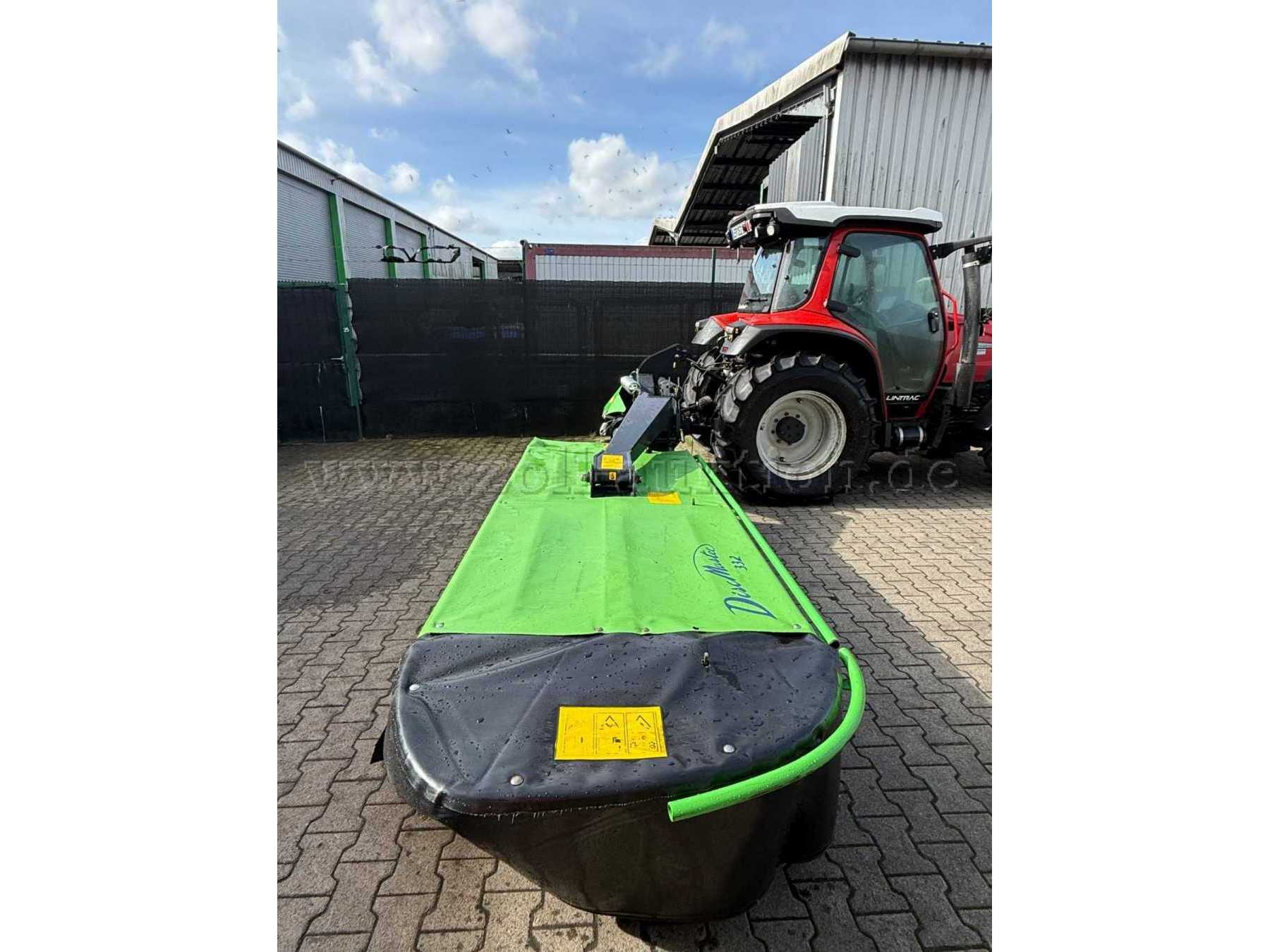 Ansicht Anbau am Schlepper in Arbeitsstellung rechts