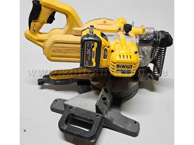 Seitenansicht Akku-Kappsäge