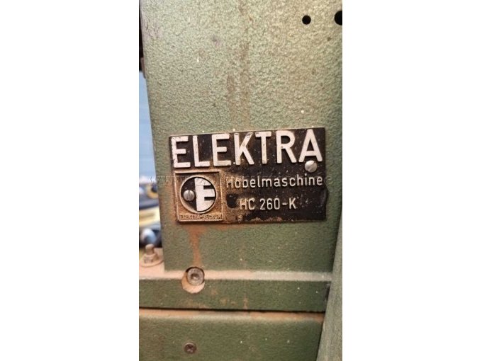 Typenschild der Firma Elektra an der Maschine