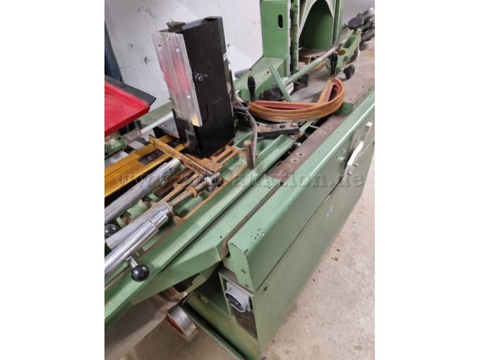 FS41 Dickhobelmaschine Zubehör wie Verstell- und Klemmvorrichtung für den Abrichtanschlag.
