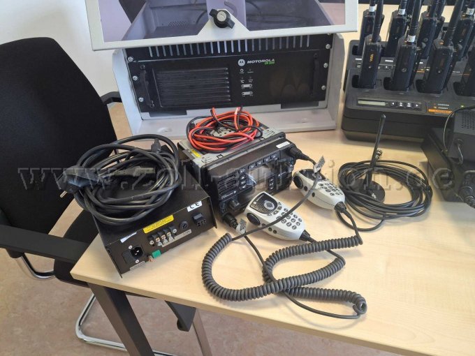 Funkgerte Feststation und Netzteile