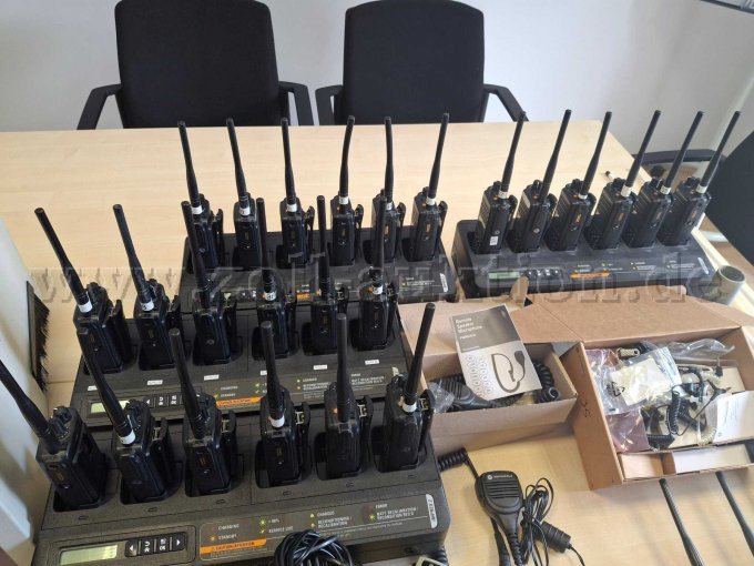 Funkgeräte Oberansicht in Ladestationen