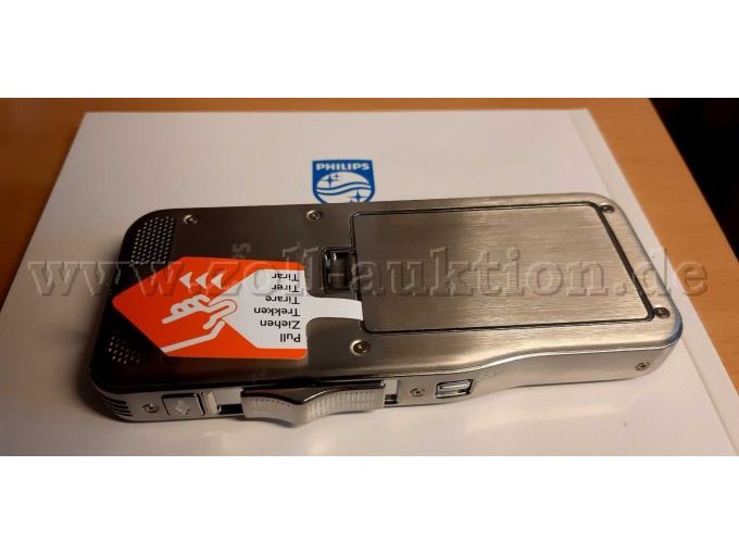 Gesamtansicht Rückseite Diktiergerät- Batteriefach geschlossen, Sicherung des unbenutzten Akkus