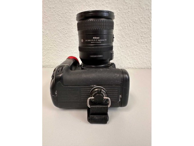 NIKON D7000 Detail / Unterseite