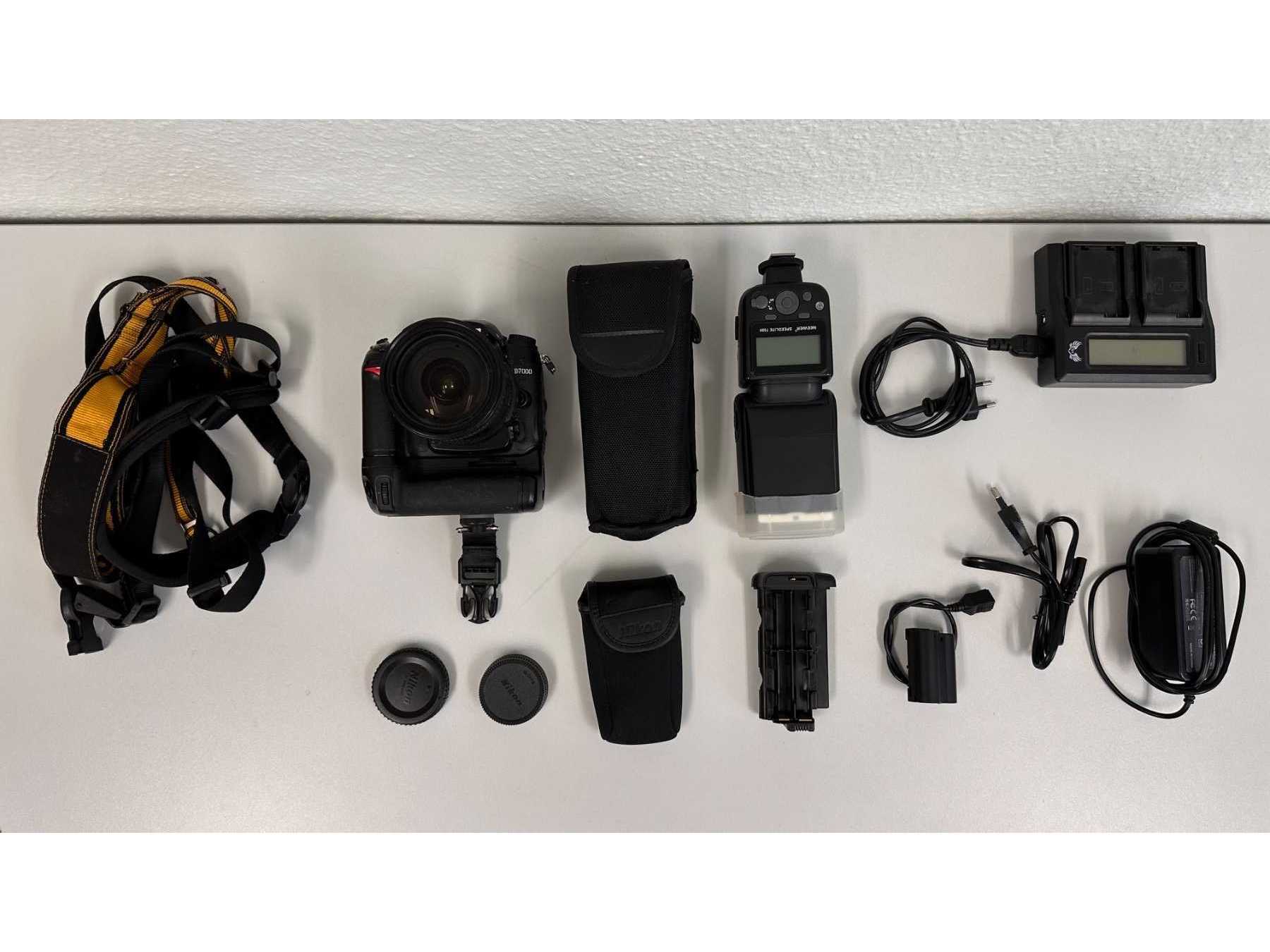 NIKON D7000 mit Objektiv und umfangreichem Zubehör