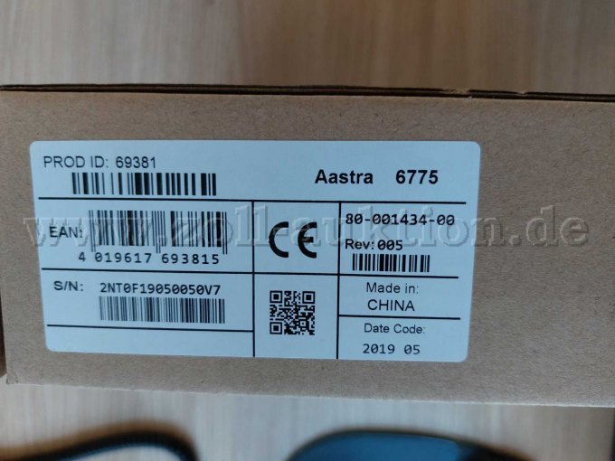 Typenschild mit CE Kennung auf dem Karton