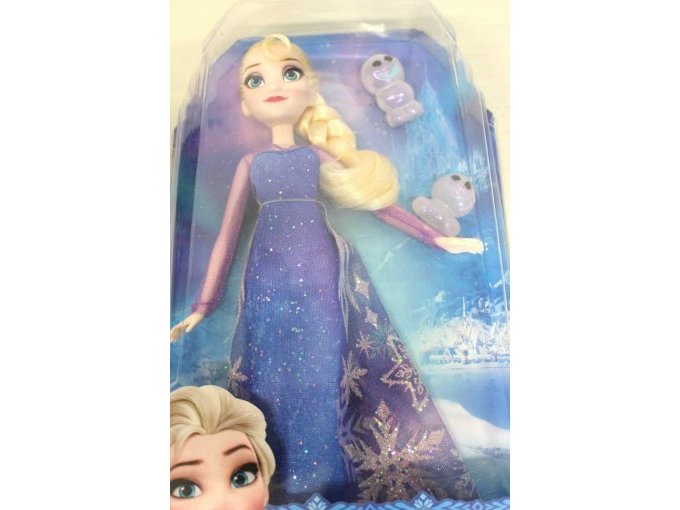 Detailansicht Puppe und Schneechen