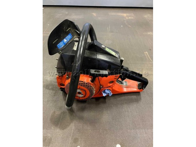 Motorsäge Dolmar, von links