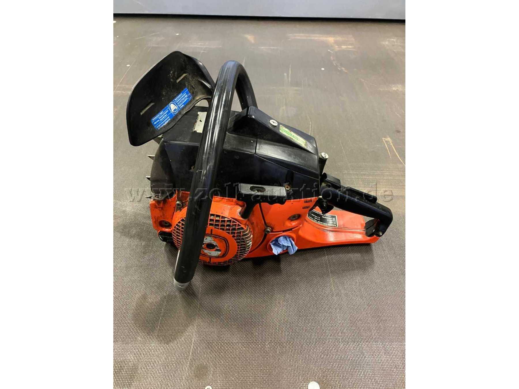 Motorsäge Dolmar, von links