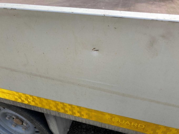 Delle auf linke, hintere Seitenwand