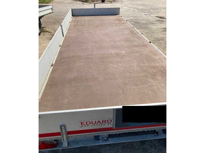 Innenboden von hinten