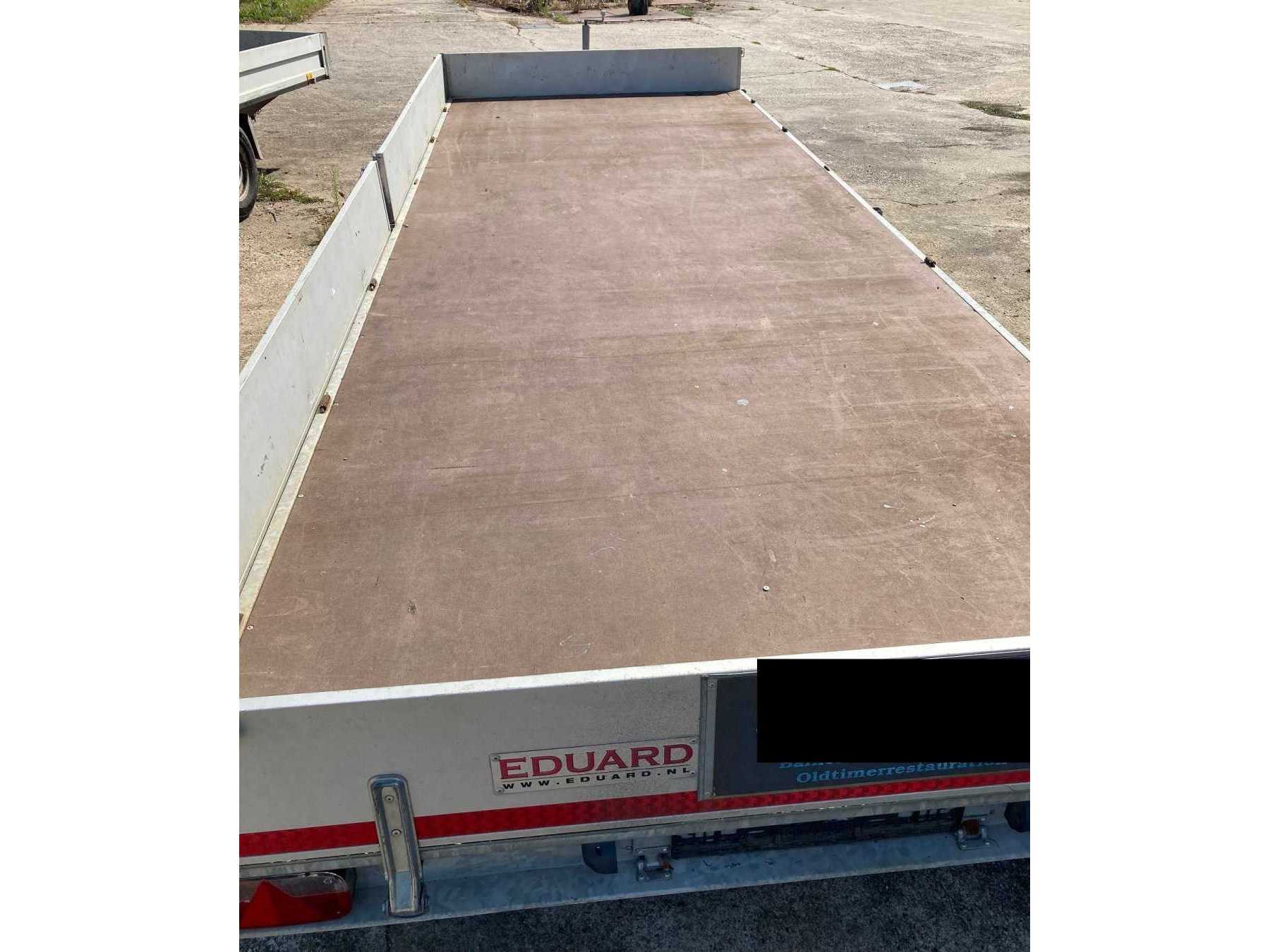 Innenboden von hinten