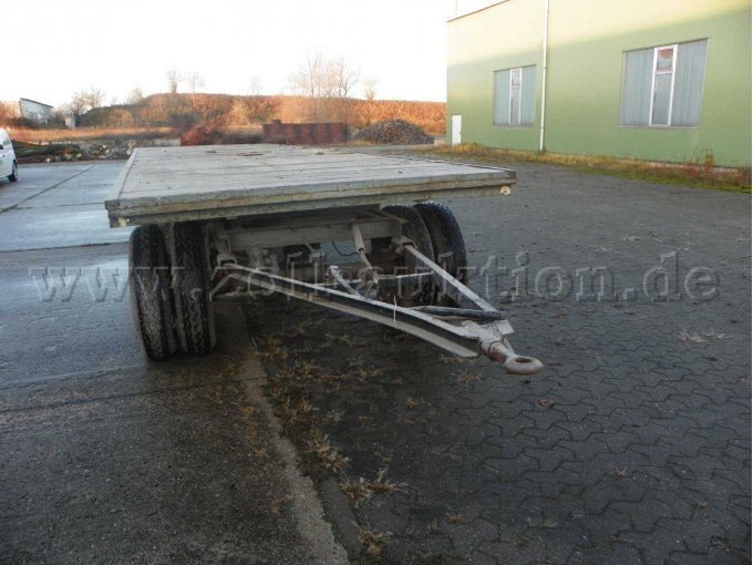 Frontansicht mit Zuggabel