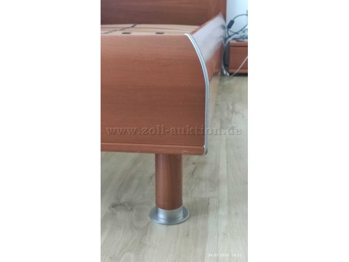 1 tweepersoonsbed met twee nachtkastjes van het merk Panthel – foto 3 – kavel bij Zoll-Auktion, Berlin