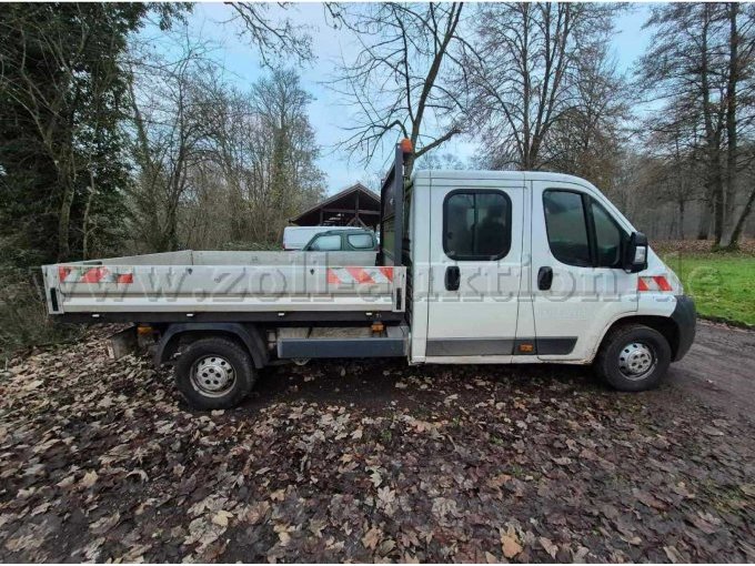 rechte Fahrzeugseite