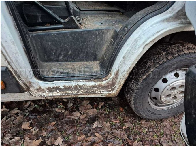 Schweller rechts korrodiert