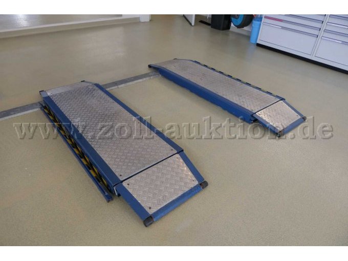 Doppelscherenhebebühne eingefahren