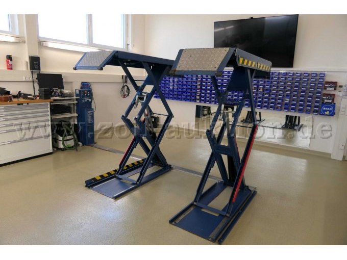 Doppelscherenhebebühne ausgefahren Doppelscherenhebebühne ausgefahren