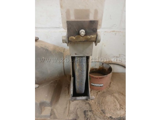 Schleifer rechts mit fehlendem Anschlag