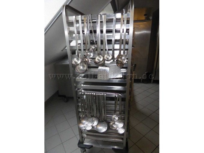 inkl. diesen Küchenutensilien (Schöpfkellen, Pfannenwendern, Pastahebern und Schaumkellen)