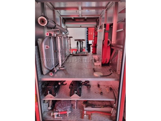 Geräteraum mit Krankentrage