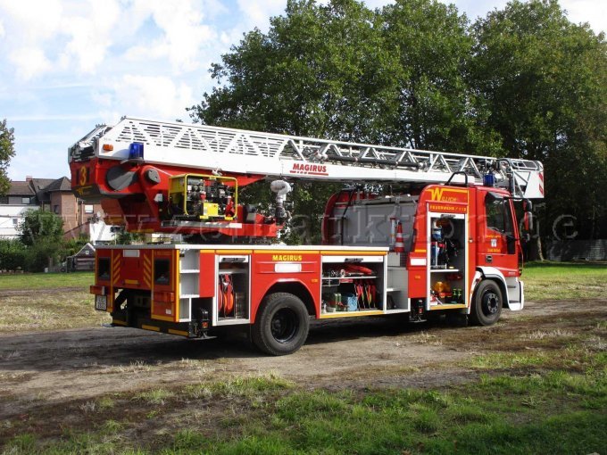 1 Drehleiter DLK 23-12 CS Magirus, IVECO Fahrgestell – foto 7 – kavel bij Zoll-Auktion, Willich