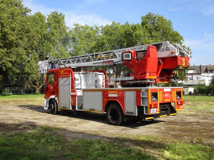 1 Drehleiter DLK 23-12 CS Magirus, IVECO Fahrgestell – foto 3 – kavel bij Zoll-Auktion, Willich