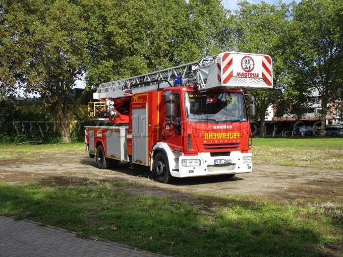 1 Drehleiter DLK 23-12 CS Magirus, IVECO Fahrgestell – foto 2 – kavel bij Zoll-Auktion, Willich