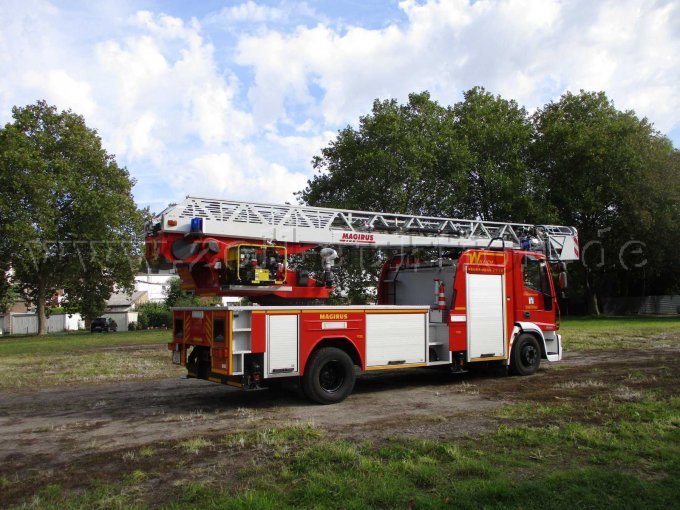 1 Drehleiter DLK 23-12 CS Magirus, IVECO Fahrgestell – foto 4 – kavel bij Zoll-Auktion, Willich