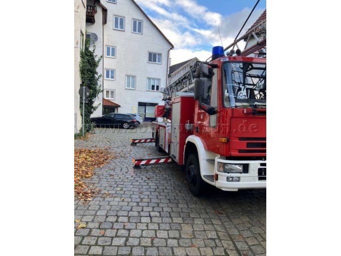 Drehleiter von der Seite.