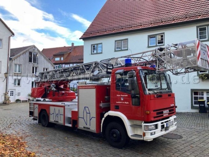 Drehleiter von der Seite.