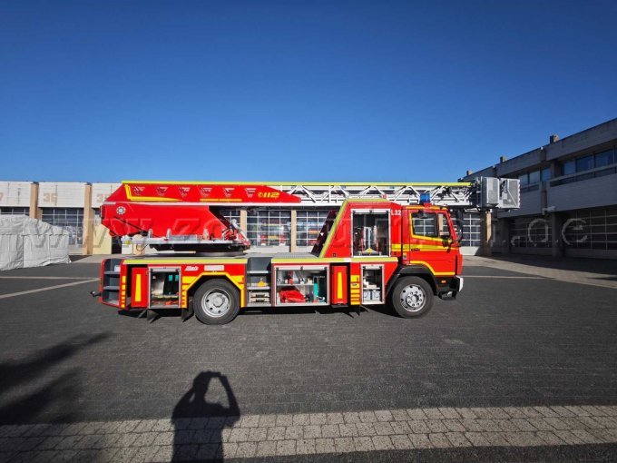 1 draailadder Rosenbauer / Metz DLK 23-12 PLC 3.1 – foto 4 – kavel bij Zoll-Auktion, Bremerhaven