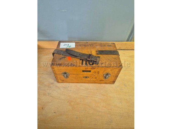 Transportbox mit defektem Tragegurt