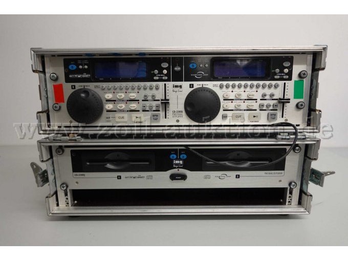 Professioneller DJ-Dual-CD-Spieler, IMG Stage Line CD 330 im Koffer; Deckel-Oberseite geöffnet. Sicht auf Doppel-CD-Player und jeweils dazugehörigen Display und Mischpult.